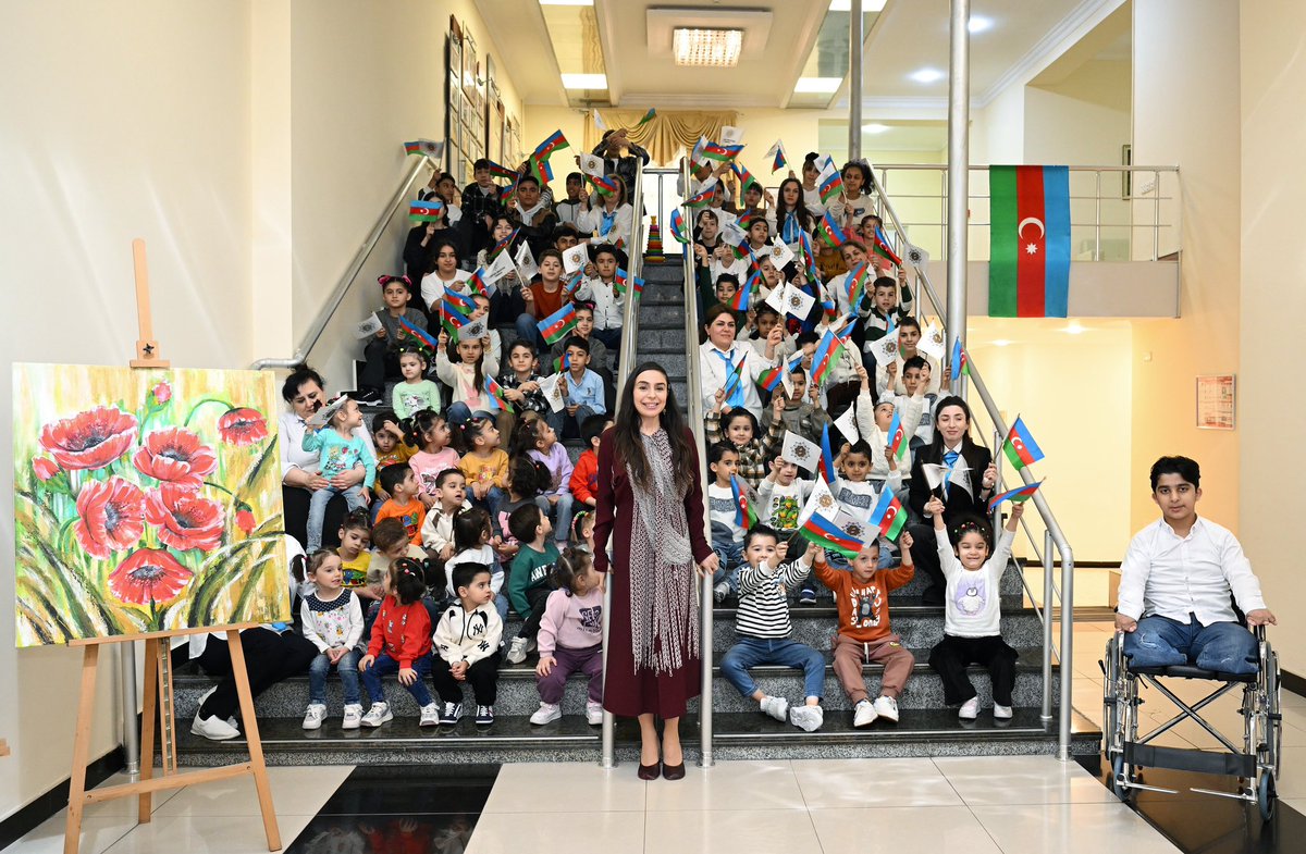✔Azərbaycan Respublikasının Birinci vitse-prezidenti Mehriban Əliyeva və Heydər Əliyev Fondunun vitse-prezidenti Leyla Əliyeva aprelin 15-də Bakının Nəsimi rayonunda yerləşən 1 saylı körpələr evində və Nizami rayonundakı 1 saylı uşaq evi sosial xidmət müəssisəsində olublar.