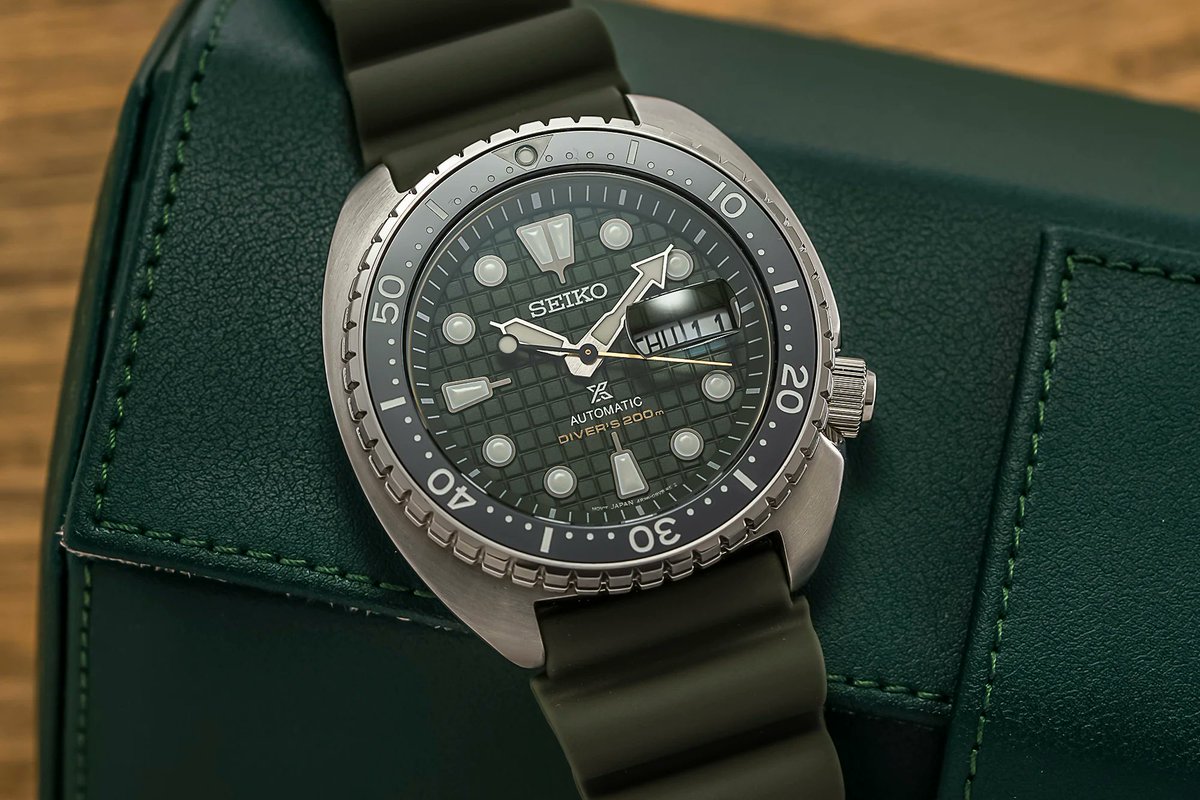 baldassarreted's tweet photo. Does Seiko's King Turtle reign supreme as one of the ultimate budget-friendly divers? Find out now at the link below!
https://t.co/eOrpGFJm7M
#Seiko #SeikoWatches #KingTurtle #DiveWatch https://t.co/GbPCgFiRQE