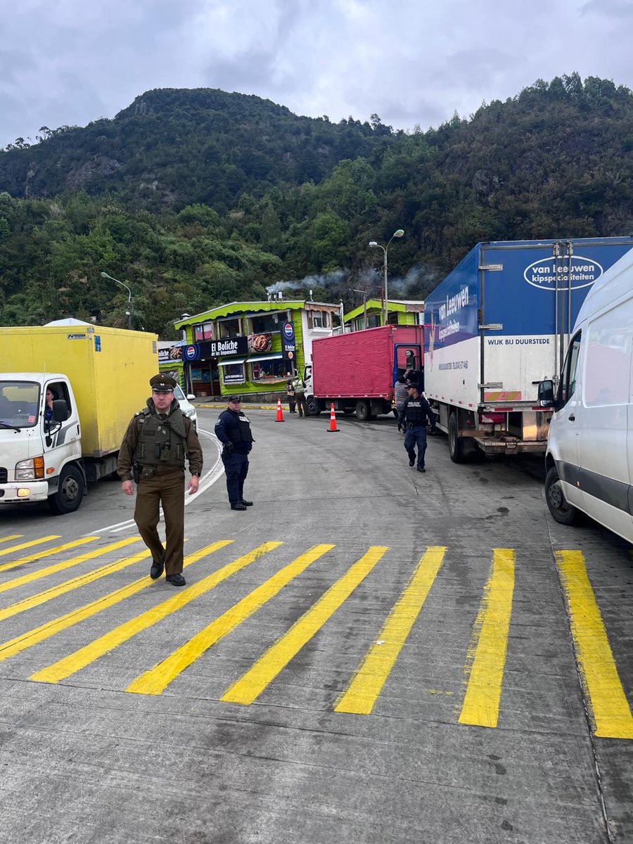 #PuertoMontt: En Caleta #LaArena se llevó a cabo un importante operativo de fiscalización acompañados de Seremi de Seguridad Pública <a href="/LosLagosSPD/">SPD Los Lagos</a>, <a href="/MTTLosLagos/">SeremiTT Región de Los Lagos</a>  y policía marítima de <a href="/Armada_Chile/">Armada de Chile</a>. #LaPrevenciónEsNuestraEsencia