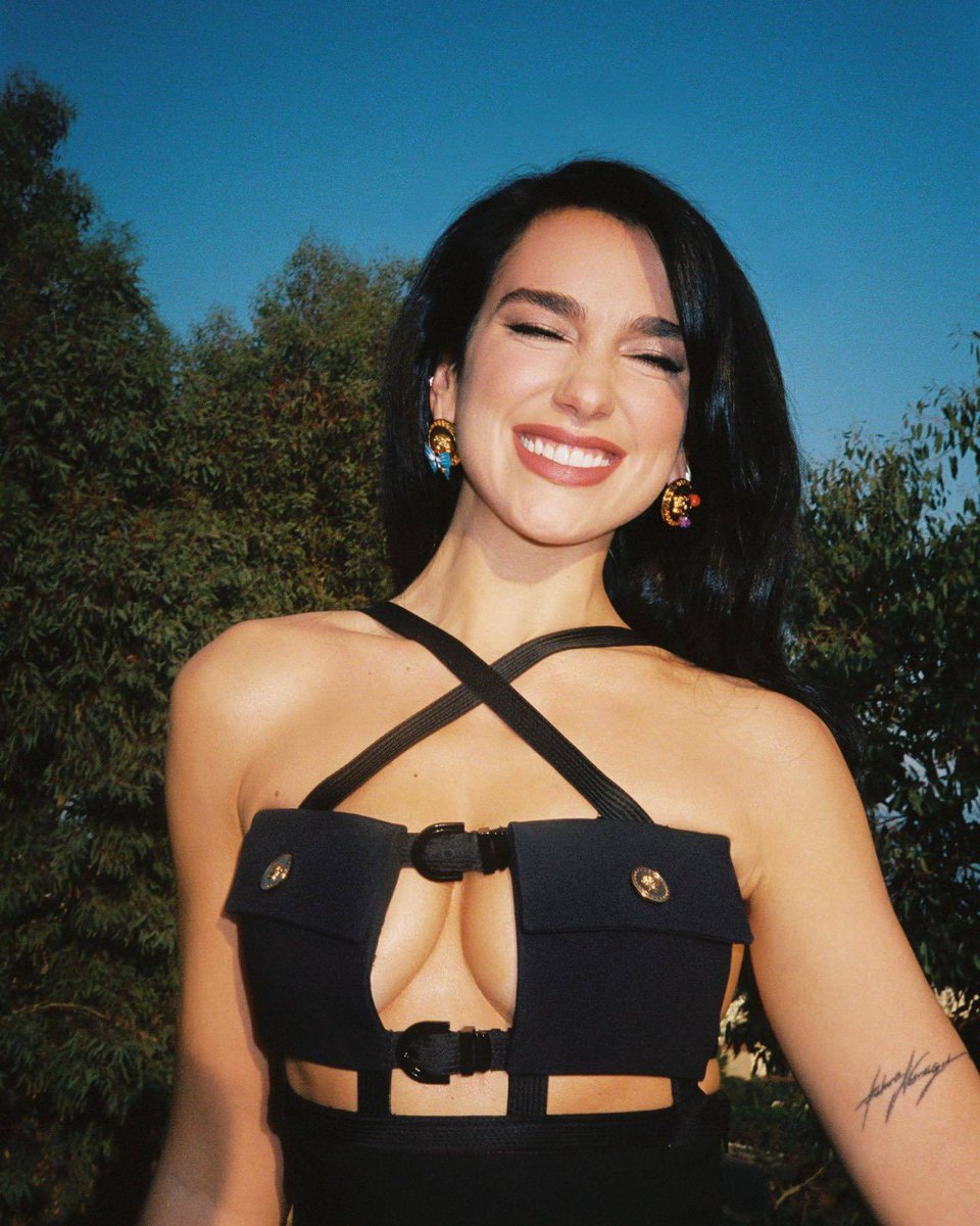 lipapictures's tweet image. blessing your timeline with dua lipa’s smile