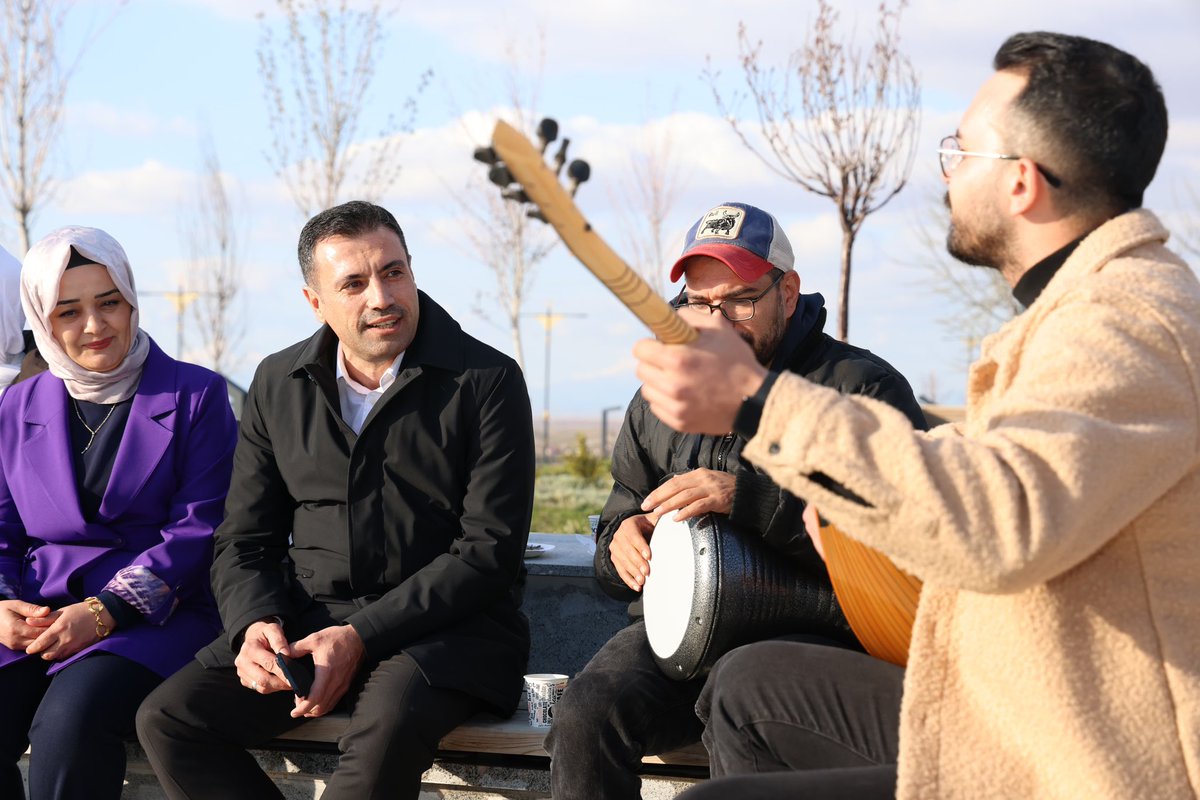 fatihozgokcen's tweet photo. Ereğli Millet Bahçesi’nde AK Parti Gençlik Kollarımızla buluştuk. Muhabbet koyu, enerji tavan. 😉

İnancımız da güvenimiz de tam.
Türkiye Yüzyılı’nı gençlerimizle birlikte inşa edeceğiz. https://t.co/xbTscJxpuR