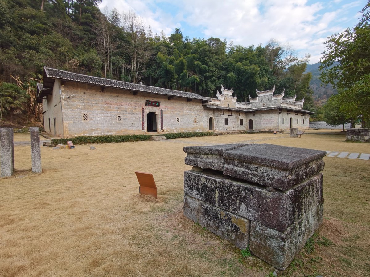 Chen Yinke's ancestral home in Xiushui, Jiangxi.
This Hakka style hall house.