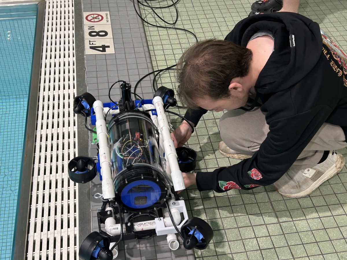 WUEngineering's tweet image. SR Project Highlight: A group of RE students worked on an autonomous underwater vehicle (AUV) for the 2025 International RoboSub Competition in California! #robosub #roboticsengineering
