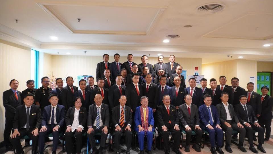 simkuihian's tweet image. Swearing in of the Council Chairman, Deputy Council Chairman and 30 Councillors for Sibu Rural District Council (#SRDC)

Heartiest congratulations to Chairman Cr Sempurai ak Petrus Ngelai for 1 year term and 31 new councillors for 3 years term