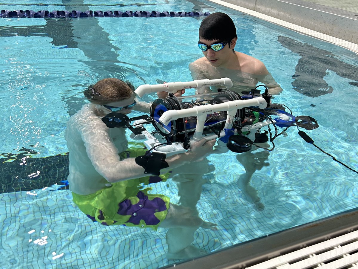 SR Project Highlight: A group of RE students worked on an autonomous underwater vehicle (AUV) for the 2025 International RoboSub Competition in California! #robosub #roboticsengineering