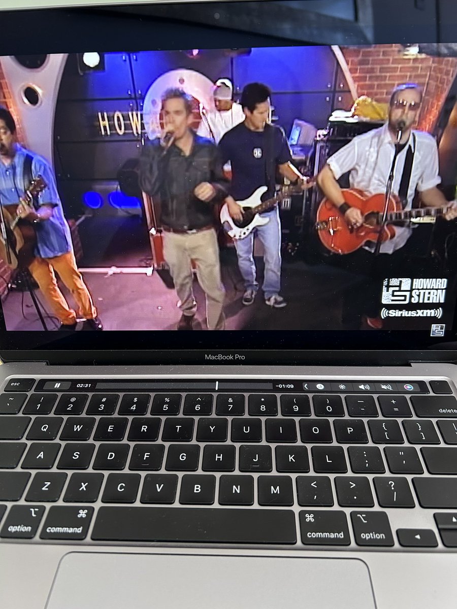 Markhummingbird's tweet photo. Teen days were awesome because of this band! Sugar Ray!!! I can say I am honored for having the opportunity of watching them live. Nice dudes! @mark_mcgrath is a true rockstar and also a super human being. Thanks for the years of joy my friend! I’m still a huge fan. Long live SR! https://t.co/idYuXTOGXk