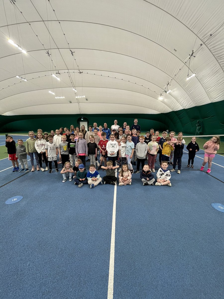 BridgendTennis's tweet image. 🎾Day 2 of Easter Camps

👩🏾‍🤝‍👩🏼63 children

🔵8 U5’s
🔴22 U8’s
🟠14 U10’s
🟢11 U12’s
🟡8 U18’s

☔️INDOOR courts

🎾Fantastic SKILLS

ℹ️Book a space below:

bridgendtennisclub.com/pages/eventlis…

#CommunityClub #awardwinning #easteractivitiesforkids #tenniscoaching #holidaycampsforkids