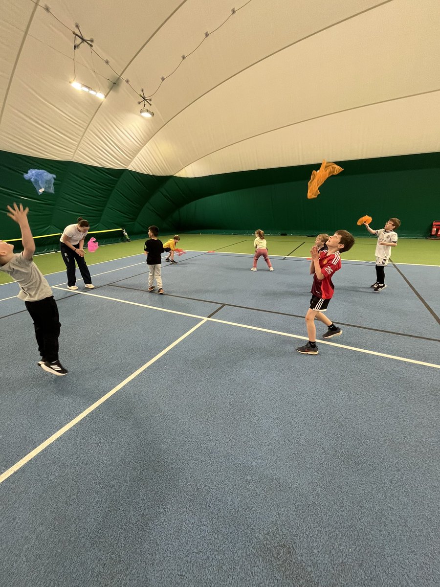 BridgendTennis's tweet image. 🎾Day 2 of Easter Camps

👩🏾‍🤝‍👩🏼63 children

🔵8 U5’s
🔴22 U8’s
🟠14 U10’s
🟢11 U12’s
🟡8 U18’s

☔️INDOOR courts

🎾Fantastic SKILLS

ℹ️Book a space below:

bridgendtennisclub.com/pages/eventlis…

#CommunityClub #awardwinning #easteractivitiesforkids #tenniscoaching #holidaycampsforkids