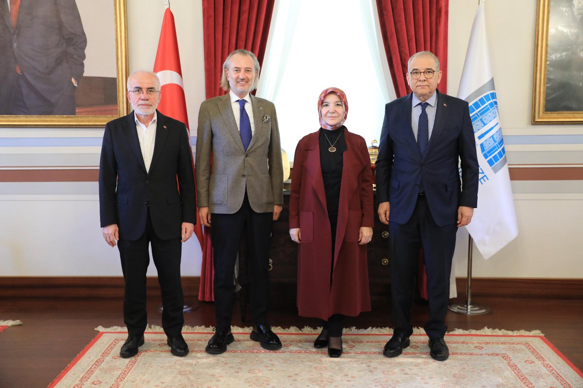 İstanbul Ticaret Odası Başkan Yardımcısı Mehmet Develioğlu, Yönetim Kurulu Üyesi Münir Üstün ve Genel Sekreteri Prof. Dr. Nihat Alayoğlu, Darülaceze Başkanımız Esra Ceceli İslam’ı ziyaret etti.

Ziyarette, Darülaceze’nin köklü hizmet anlayışı ve sürdürülen sosyal projeler