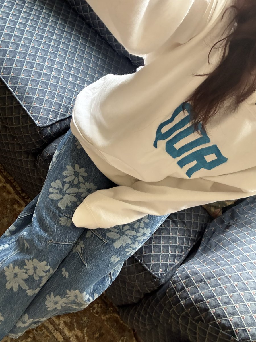 I got cute pants ft. My <a href="/QorGaming/">QorGaming</a> sweatshirt