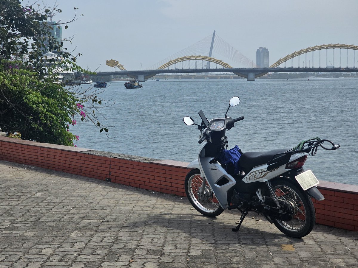 aochariGO's tweet photo. 山の上行って、韓国人助けて、ご飯おごってもらって、色々回って、バイク返却して、無事空港についた https://t.co/C5LKW5EKLW