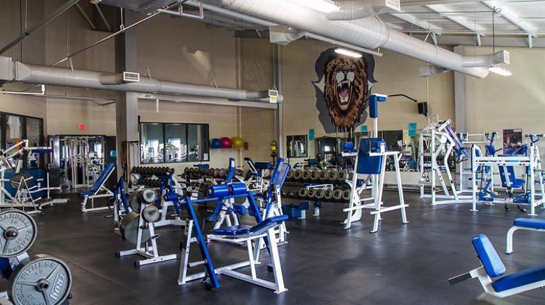 Want to be a Royal? 🦁

Eastern Mennonite University is located in Harrisonburg, VA. Population (52K) EMU (D3) is looking for future players and athletes to help them compete for championships! On the rise program with amazing facilities. 

Drop film if interested📲