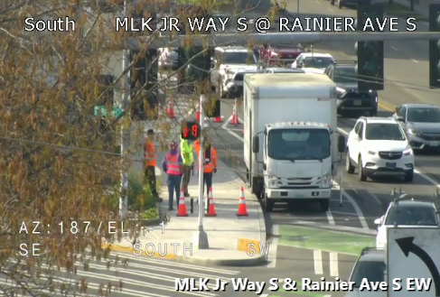 S Hanford StとRainier Ave S.の間のMLK Jr Way