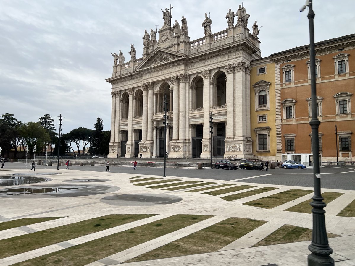 ScienceTech's tweet image. Day 1: Take a look at scenic Rome, as we make our way to our tour sites for day 1.