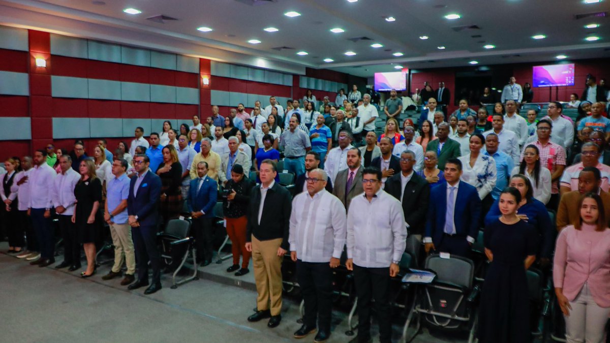 fabriciogm13 (@fabriciogm13) on Twitter photo En el <a href="/ITSCoficial/">Instituto Técnico Superior Comunitario (ITSC)</a> junto al ministro <a href="/itobisono/">Ito Bisonó</a> y al alcalde <a href="/dioastacio/">Dío Astacio</a> en la entrega de préstamos por RD$215 millones a 675 client@s. De este monto, 65% de los créditos fue dirigido a negocios liderados por mujeres. <a href="/MIC_RD/">Ministerio de Industria, Comercio y Mipymes</a> <a href="/Promipyme_RD/">Promipymerd</a> En el <a href="/ITSCoficial/">Instituto Técnico Superior Comunitario (ITSC)</a> junto al ministro <a href="/itobisono/">Ito Bisonó</a> y al alcalde <a href="/dioastacio/">Dío Astacio</a> en la entrega de préstamos por RD$215 millones a 675 client@s. De este monto, 65% de los créditos fue dirigido a negocios liderados por mujeres. <a href="/MIC_RD/">Ministerio de Industria, Comercio y Mipymes</a> <a href="/Promipyme_RD/">Promipymerd</a>