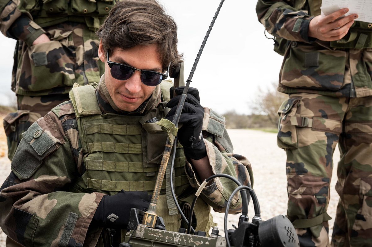 CEMAT_FR's tweet image. L’@armeedeterre a accueilli pour quelques jours les futurs cadres de la nation qui se forment à l’@INSP_Fr 

Par cette immersion dans la vie de soldat, ils sont initiés aux missions de l’armée de Terre et aux grands enjeux de la défense nationale.