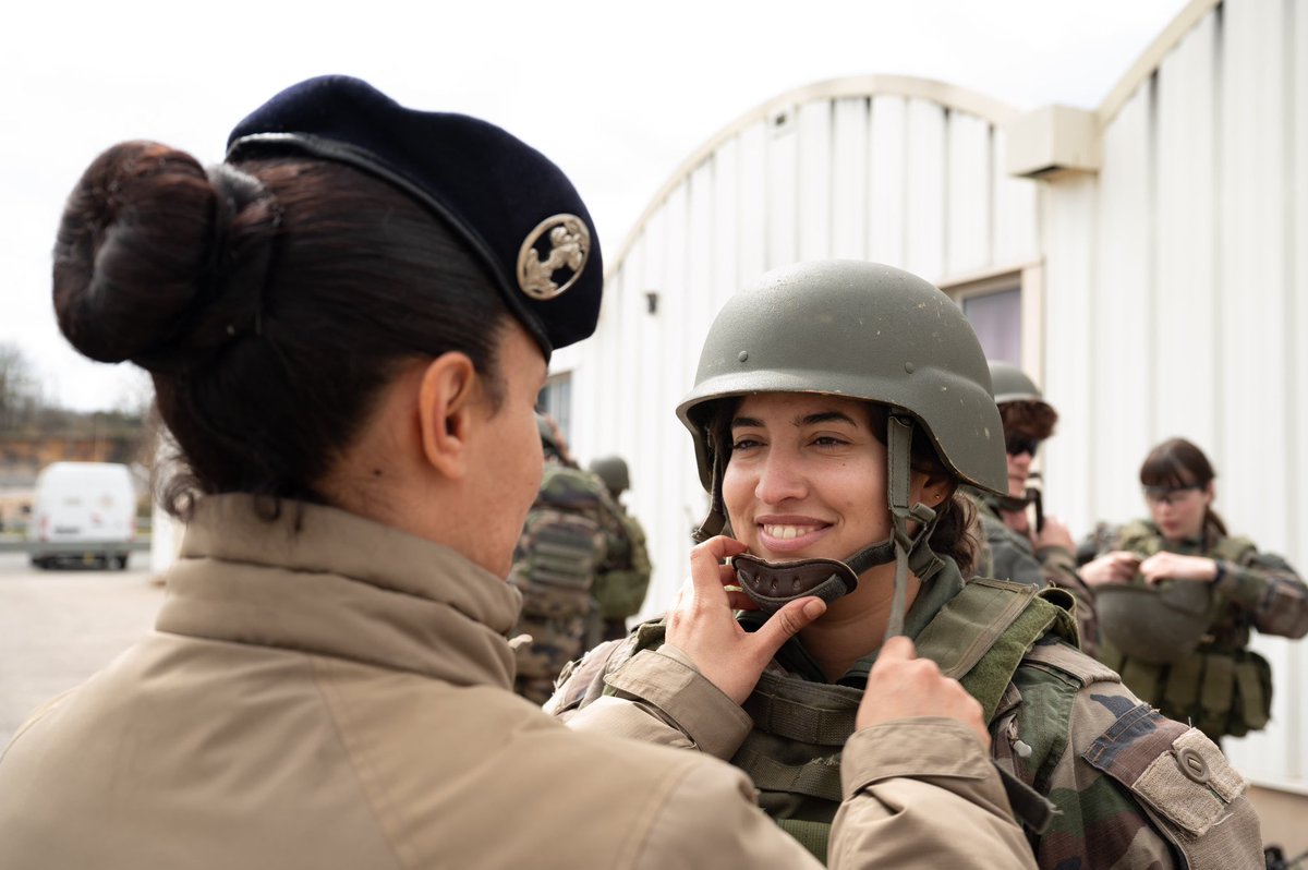 CEMAT_FR's tweet image. L’@armeedeterre a accueilli pour quelques jours les futurs cadres de la nation qui se forment à l’@INSP_Fr 

Par cette immersion dans la vie de soldat, ils sont initiés aux missions de l’armée de Terre et aux grands enjeux de la défense nationale.