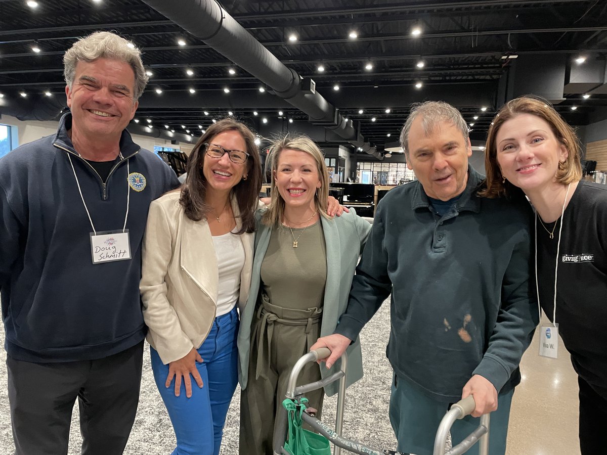 musicenhances's tweet photo. What a treat to meet Eyleen Braaten, her father Bruce, and Viva Carr and experience the #GivingVoice #choir rehearsal that meets at @Schmitt_Music! Stay tuned for more on these choirs for those affected by #dementia... 🎤🎶🧠
@GVChorus #singforlife https://t.co/aMTOr6RNBW
