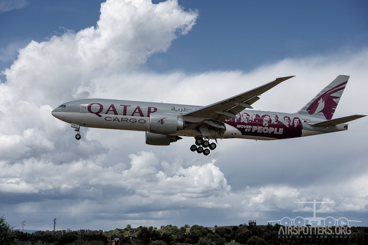 Llega a <a href="/SevillaAirport/">Aeropuerto de Sevilla</a> el primer carguero para #motogp #Jerez #SpanishGP #Sevillahoy