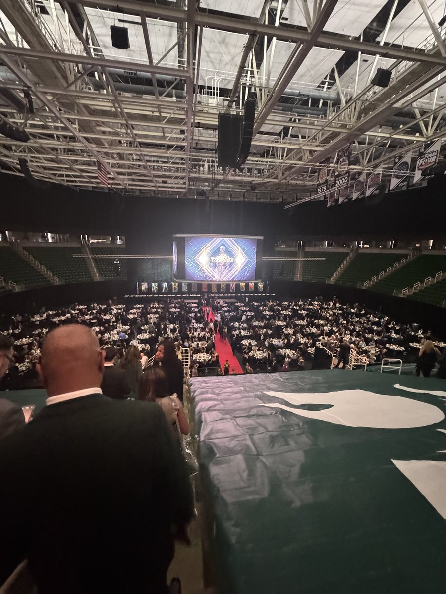 Made my mom proud! Grateful to be apart of the Spartan Academic Excellence Gala honoring high achieving student-athletes 📖 🏫 🏈
