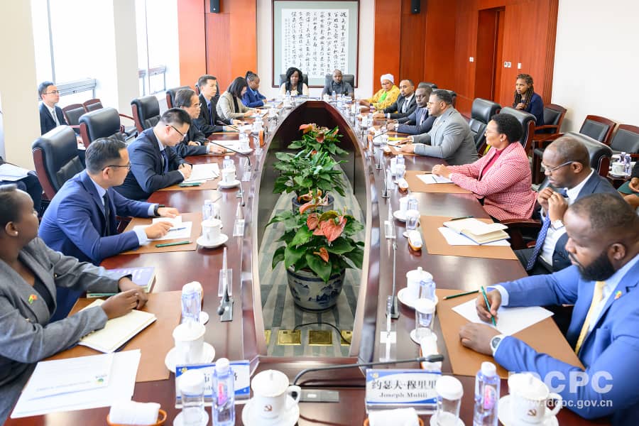 The UDA Party delegation visiting China had a fruitful meeting with  Vice  Minister for International Development of the Communist Party of China (CPC) Mr. Li Mingxiang at their headquarters in Beijing.

At the meeting UDA Secretary General Sen. Hassan Omar, who is leading the