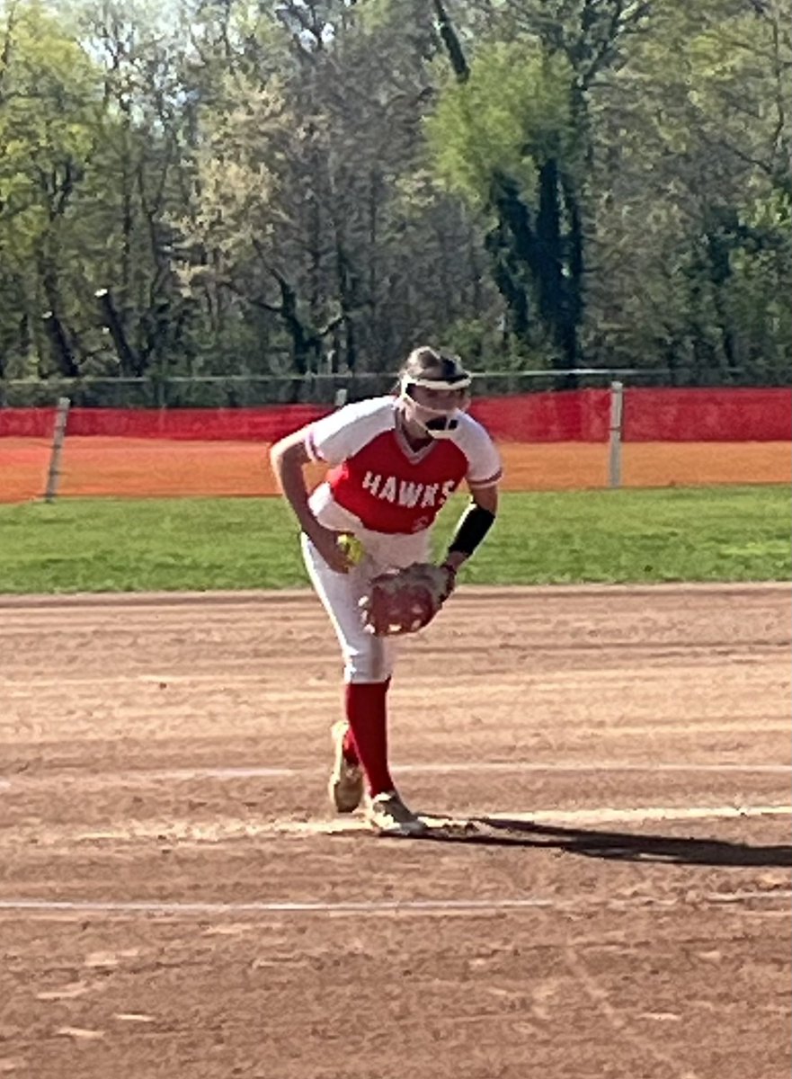 HTHawksSoftball's tweet photo. The Hawks had an awesome team win behind Senior pitcher Jamie Kozarski today to beat Sterling 3-2. Too many players stepped up to name them all but way to get it done Hawks !! Starting off a tough week 5-0. Let's keep it going 🥎 https://t.co/HPjteDSD3c