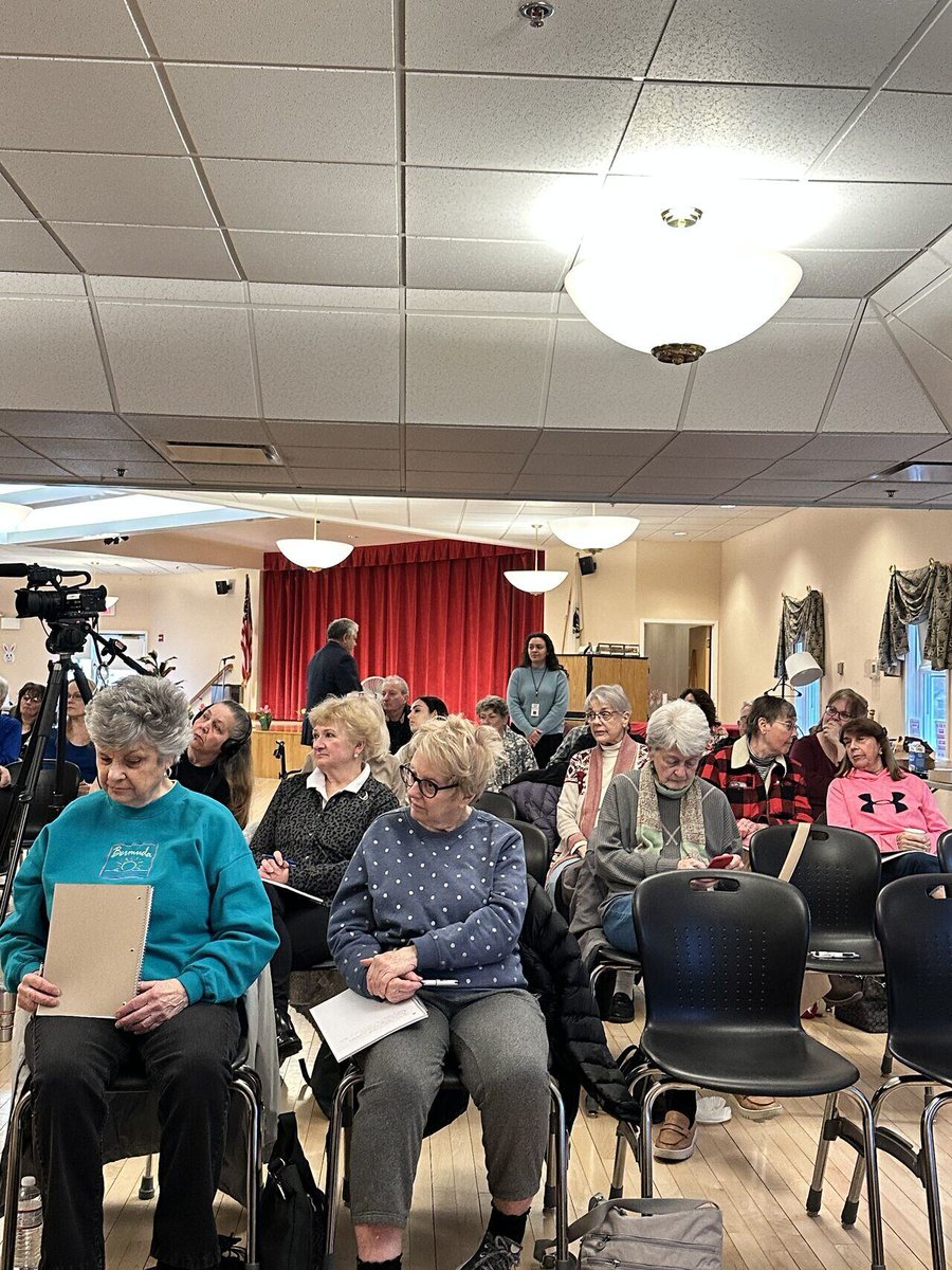 We were pleased to co-sponsor this special presentation on downsizing with Mango Realty Inc. at the Saugus Senior Center. 🚪

Big thanks to RCB's Maureen Bernard for being one of the featured speakers! 👏