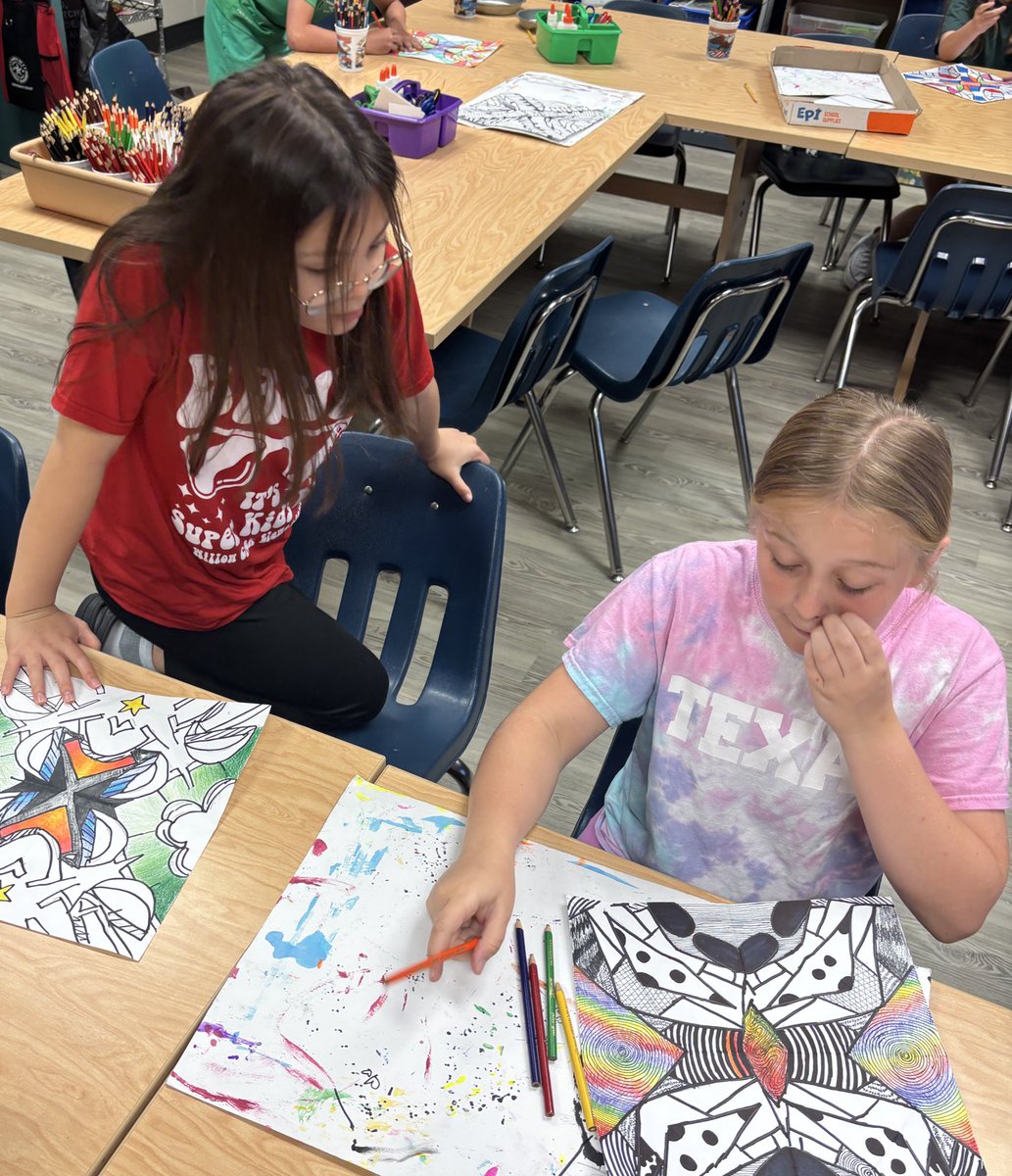 kpughstudio's tweet photo. 4th graders shading like professionals! Creating beautiful designs with our name and symmetry. #AdventuresintheArtLab #HumbleISDArtists #IgniteYourCreativity @HumbleISD_WCE @VisualArtHumble @HumbleISD_Arts https://t.co/fAuTin2DAy