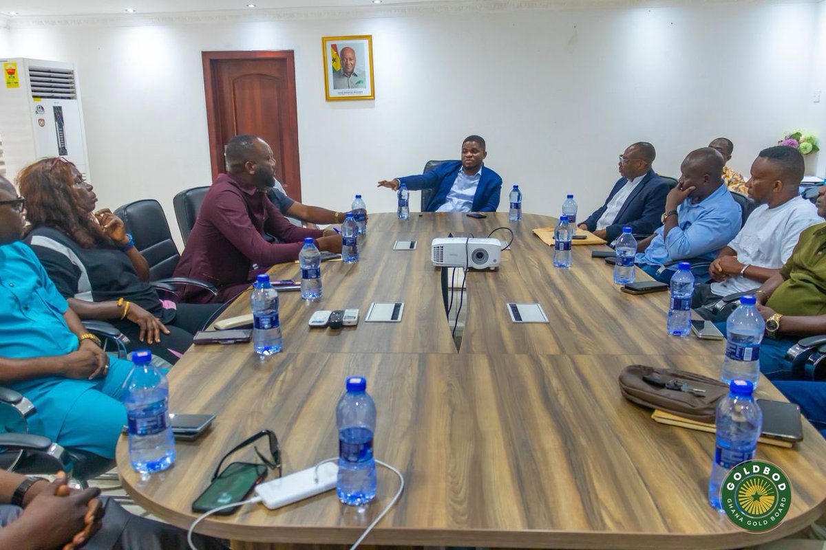 GreenLensGH's tweet photo. Association of Small Scale Miners engaged CEO of GoldBod  on Tuesday April 15,2025 on pricing modalities ahead of GoldBod’s operationalization. The association also presented a list of equipments they need as part of GoldBod’s intent to assist them. https://t.co/uFMGNTitny