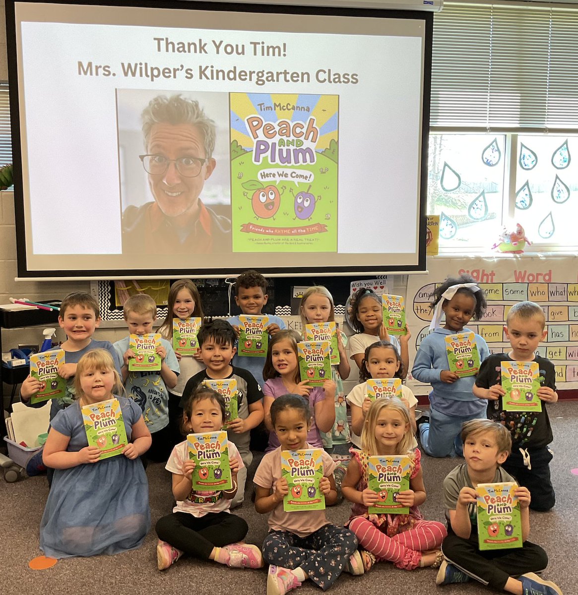 LibertyEdFdn's tweet image. We’re thrilled to bring the joy of reading to 700 kindergarteners this week! Each student in our 11 @LIBERTYSCHOOLS elementary schools get a copy of Peach and Plum: Here We Come by author & @LHSJAYS grad Tim McCanna—plus a fun Zoom with songs, drawing & stories!📚 #ShineBrightLPS
