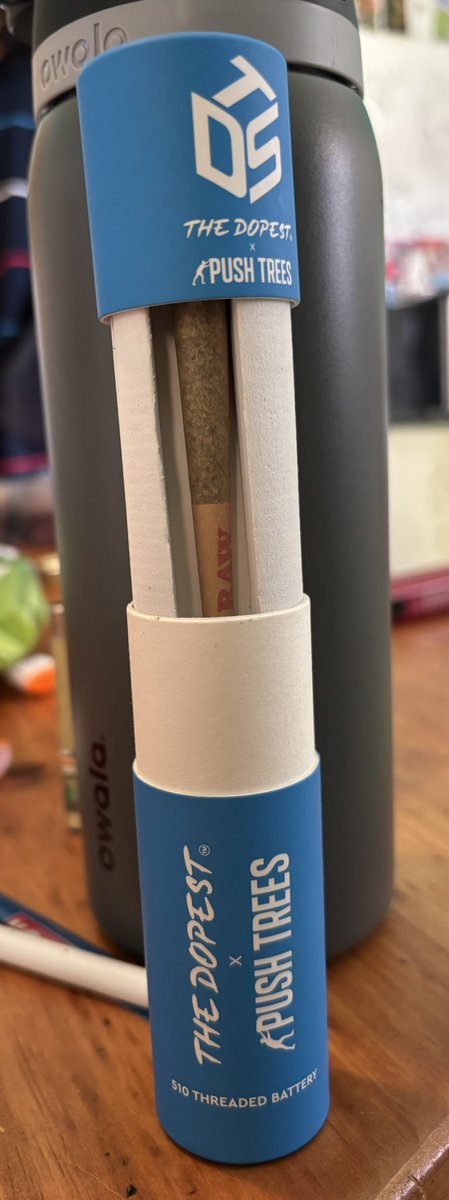 Not_suoh's tweet image. Couldn’t throw away such a DOPE package so I rolled two joints of glitter bomb off TDS and stashed them for later 😮‍💨🤙 @The_Dopest_Shop @dope_as_yola_ #pushtrees