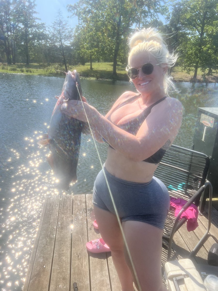 Just another day in paradise Fishing on my property today barefoot and all 😅😜!!!  You can’t take the country out girl !   Love my farm and being home wouldn’t trade it for anything LML  💞