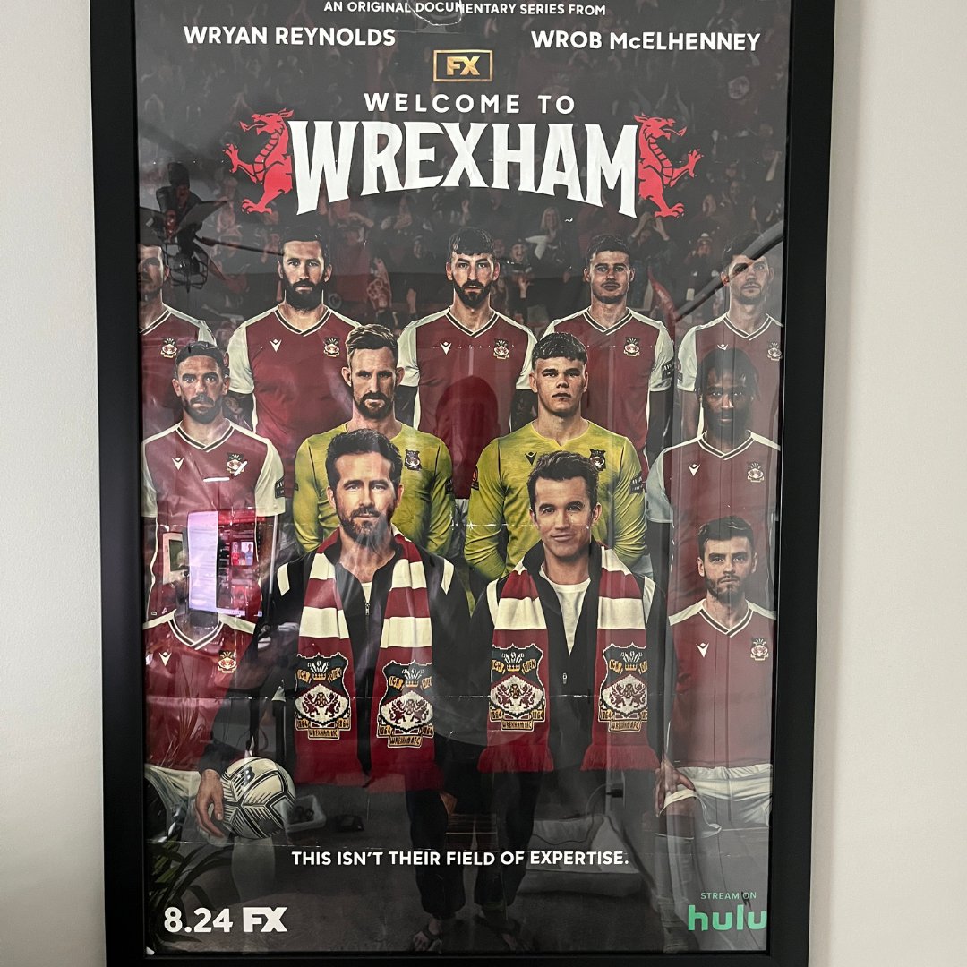 📌 QUE FIM LEVOU?

🧵 Eu vi pôster da quarta temporada de Bem Vindos a Wrexham com Okonkwo, Steven Fletcher e James McClean...

E eu ganhei o cartaz da primeira temporada da série de presente de um dos produtores quando fui em San Diego ver o Wrexham jogar contra o Manchester