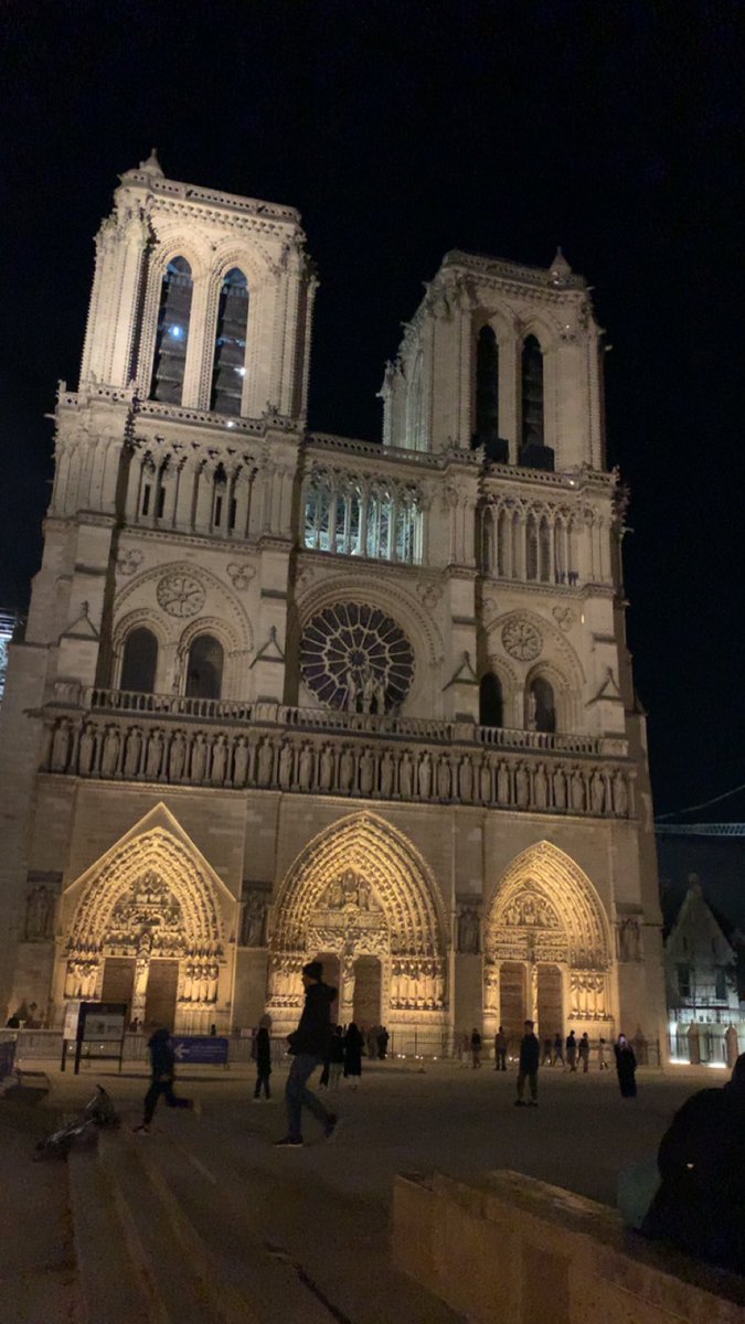 Après-midi touristique à Paris pour nos élèves de Bac Pro Aménagement et Finition du Bâtiment : Tour Eiffel, Musée du Louvre, champs Élysée, Concorde, Notre Dame de Paris….