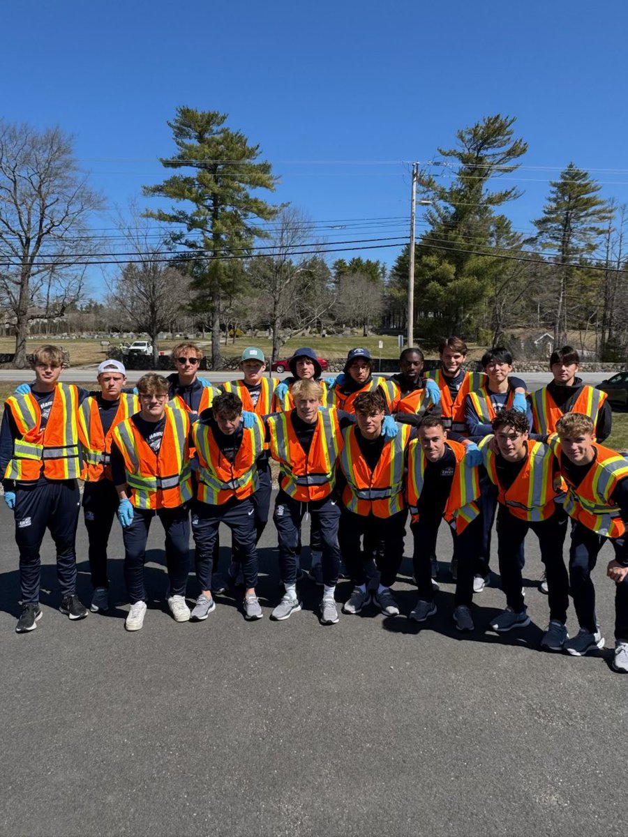 UNHMSoccer's tweet photo. Wildcats impacting the community 😼Cleaning up our sponsored NH Scenic Highway 🛣️
#LookBackMoveForward #WildcatsCare @KbunkSavings https://t.co/uCjVUtXJ6x