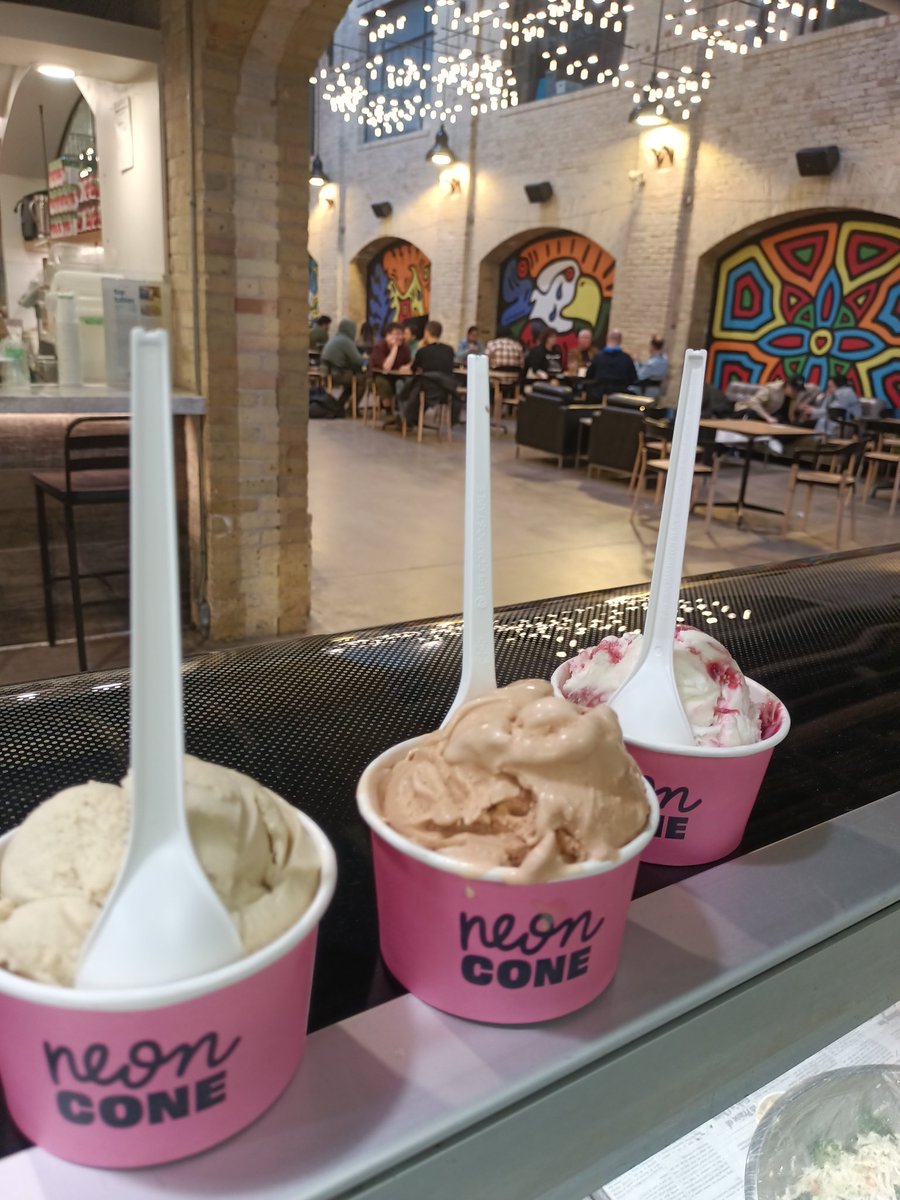 TanyaMinzar's tweet image. #icelatte #matchalatte strawberry matcha ice latte 
#ICECREAM #neoncone #strawberrymatcha