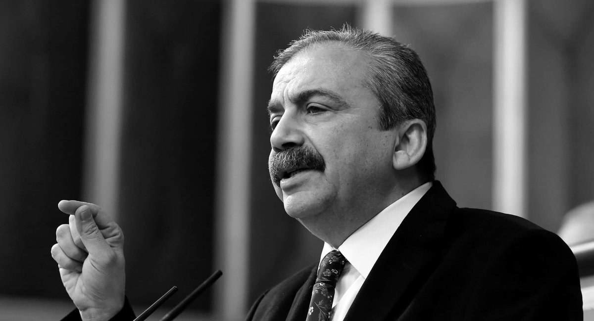 ihsanyalcinTR's tweet photo. Sırrı Süreyya Önder yaklaşık bir saattir zor bir ameliyatta. https://t.co/KcuEp0lGf5