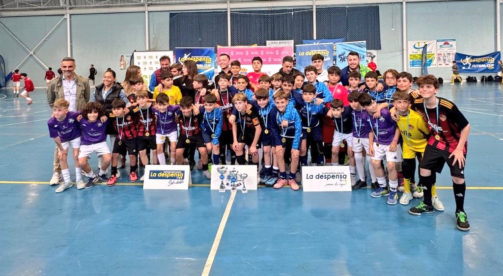 🏆 La Despensa Futsal Cup  2025⚽️
▶️ Cuadro de honor categoría ALEVÍN
🥇 Eixample
🥈 Guadalajara
🥉 Moprisala
🏅 Malvar
Muy igualada la categoría Alevín que se va para Barcelona 🤩
Gracias a todos por participar 👏🏻
Os esperamos a todos en 2026 🔜
