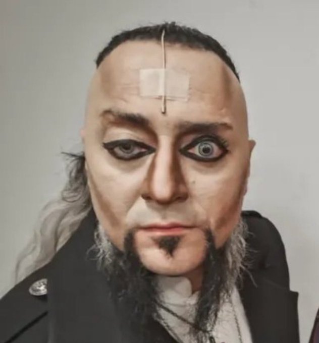 Deccala benzeyebilmek için baya çabalamış. Emeğe saygı diyesim geldi. Yeni bir canlı türü ama çok anlaşılmıyor.

Euzubillahimineşşeytanirracim