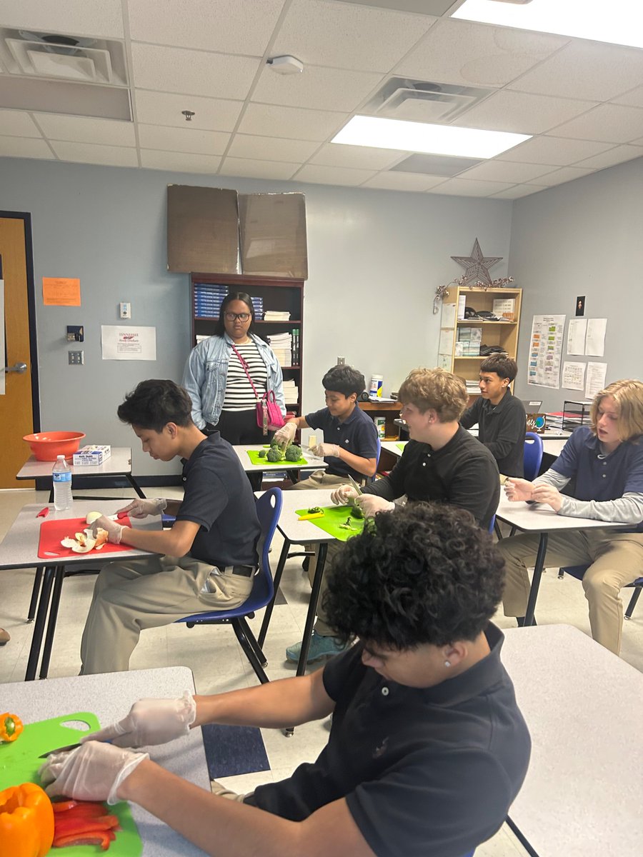 WeAreRCPA's tweet photo. UTExtension hosting cooking classes and teach f about dietary guidelines with PE and wellness classes. #WeAreRCSTN https://t.co/wC2LGfFnqL