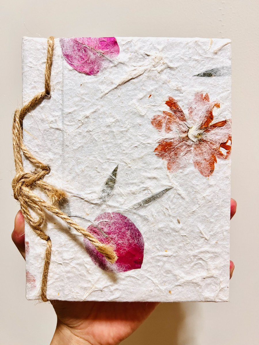 Orizen_Handmade's tweet image. 🌿 Fresh Blooms · Handmade Paper Journals · Launching Soon 🌿
For those who find magic in the little things.  
Where earthy textures meet whispers of color—  
each page awaits your story.  

✨ Start tuned!  

#HandmadeWithLove #PaperCraft #JournalAddict #SlowLiving