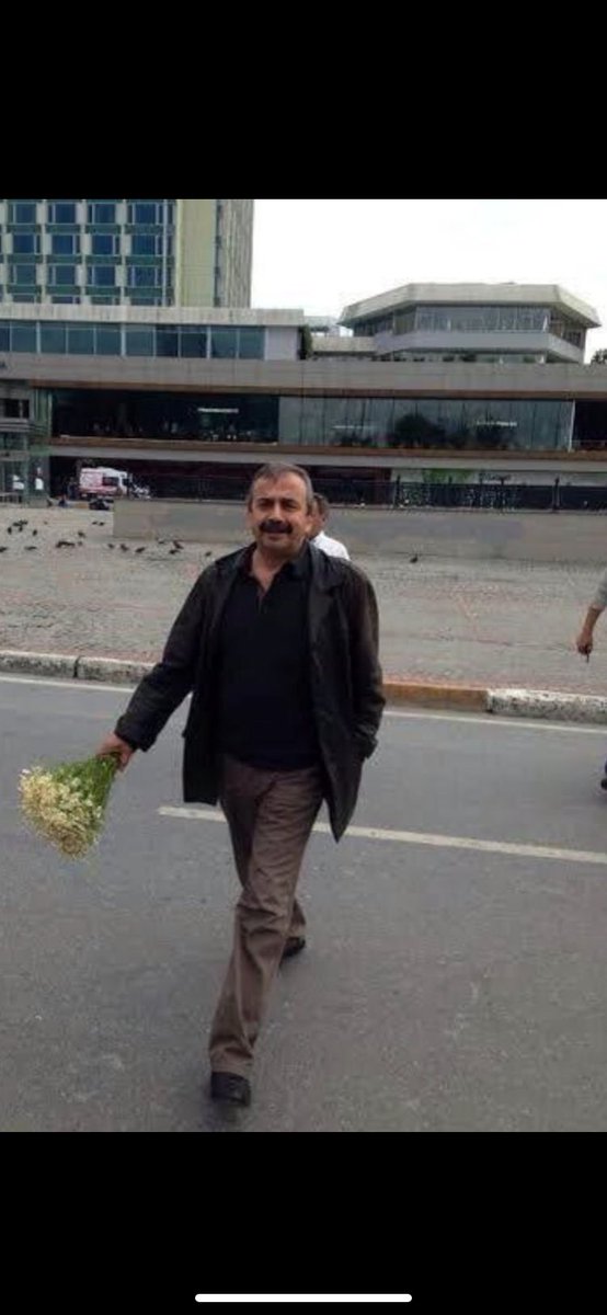 Hep güldürdün bu seferde güldür. Duralarımız seninle. 
#sırrısuereyaoender