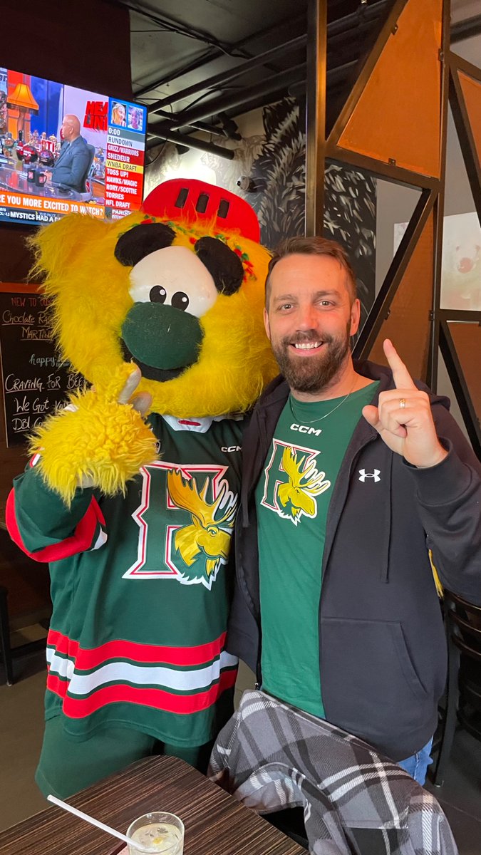 onair_blair's tweet image. Sometimes I hang with celebrities 

cc: @HFXMooseheads @ScotiabankCtr #Halifax #gomoosego @QMJHL