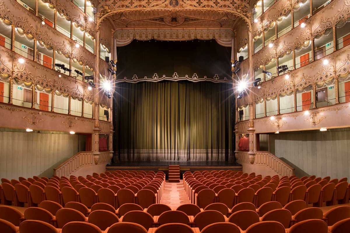 EnjoyRespectVe's tweet photo. Il #TeatroGoldoni è il più #antico #teatro di #Venezia ancora oggi esistente. #Scopri le #visite in #italiano e in #inglese. #Occasione unica per scoprire aneddoti e curiosità dei grandi #attori che ne hanno calcato le #scene dal #1600 ad #oggi.
https://t.co/PrEcAnpeiF https://t.co/aR4MzEWQmS