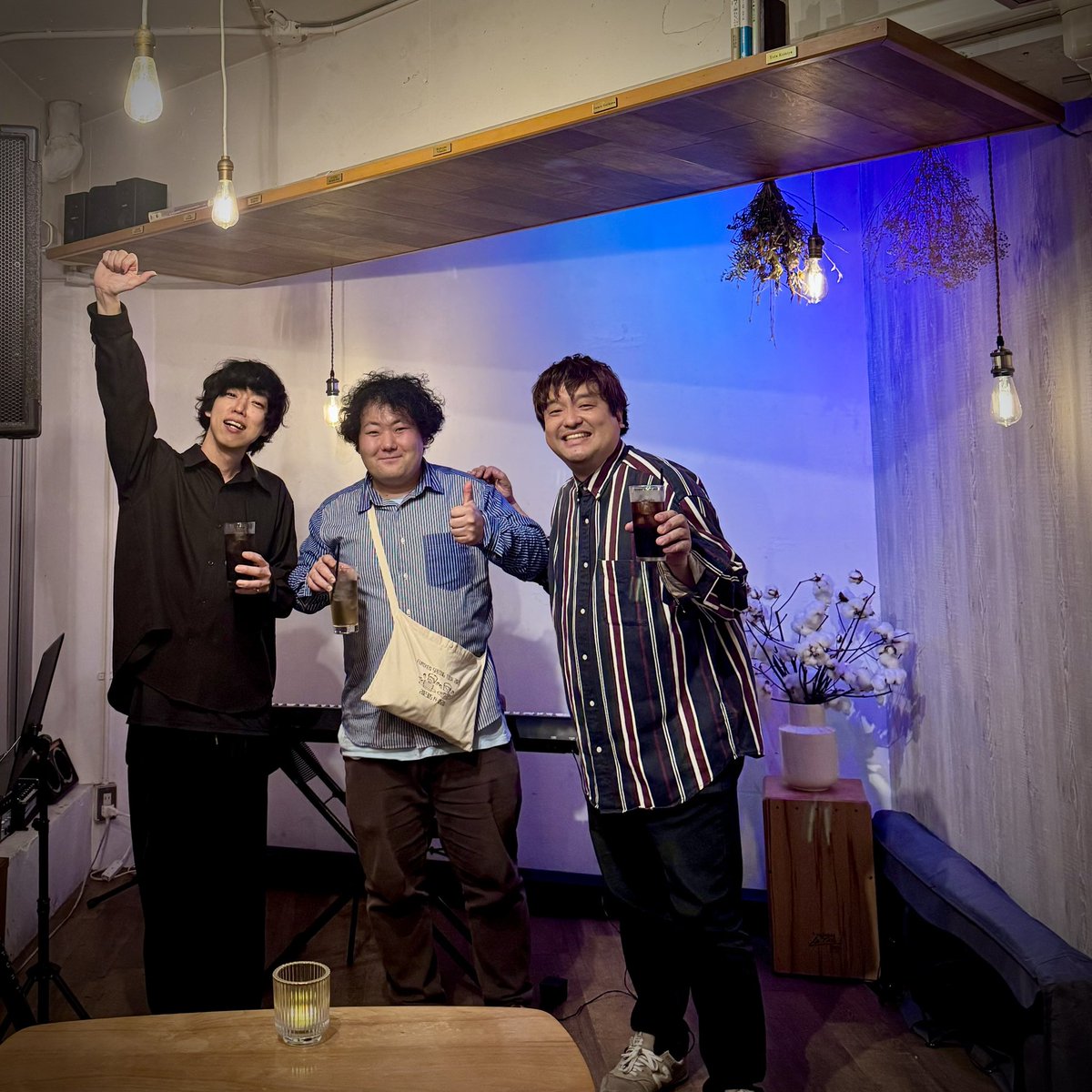 綾目和人 (@ayame_kazuhito) on Twitter photo 2025.04.15
「邂逅奇縁」
<a href="/toitoitoi_staff/">Toi Toi Toi【Official】</a>
w/山田尚史,KENG
うた
Fw:
Hello
Twilight
優しい人になれますように
歩くような速さで
いったりきたり
僕らをつなぐもの
あの空のように 2025.04.15
「邂逅奇縁」
<a href="/toitoitoi_staff/">Toi Toi Toi【Official】</a>
w/山田尚史,KENG
うた
Fw:
Hello
Twilight
優しい人になれますように
歩くような速さで
いったりきたり
僕らをつなぐもの
あの空のように