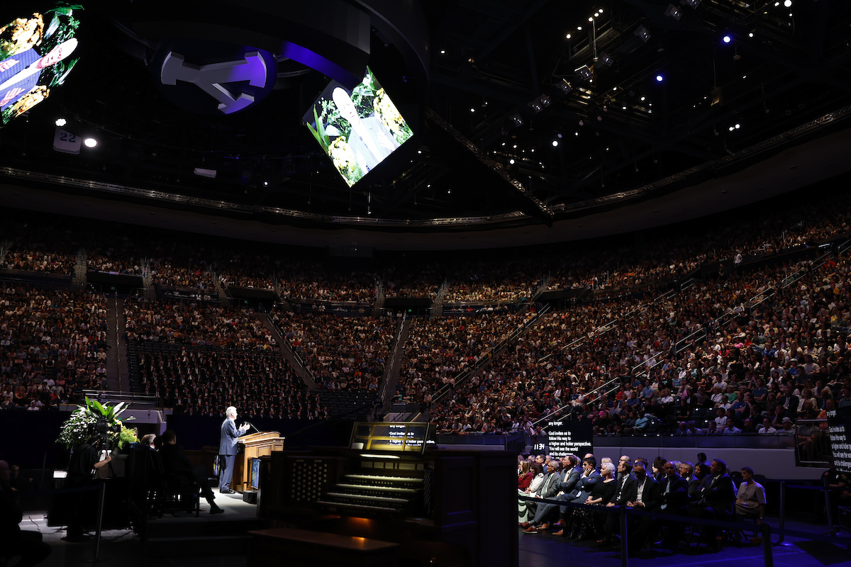 BYU's tweet photo. "During this sacred Easter week, I invite you to each ask yourselves:
Will I show Jesus Christ that I want Him to be my King?
Will I invite Jesus Christ to have His Triumphal Entry into my life?
Will I allow Jesus Christ to change my heart, to lift my vision, and to teach me His higher and holier ways?"
- Elder Uchtdorf
#BYUDevo