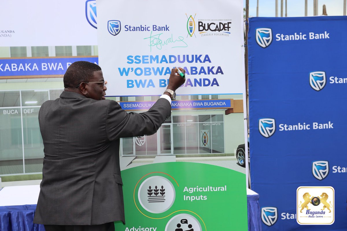 agric_buganda's tweet photo. Obwakabaka butongozza Ssemaduuka awagenda okutundibwa ebyobulimi n’obulunzi byonna nga busse omukago ne Stanbic Bank okuwola abalimi ensimbi ku magoba amasaamusaamu. 

Ssemaduuka ono agendereddwamu okuwonya abantu ebintu ebitali ku mutindo ebitundibwa ku katale nga enteekateeka https://t.co/XLiapILDiR