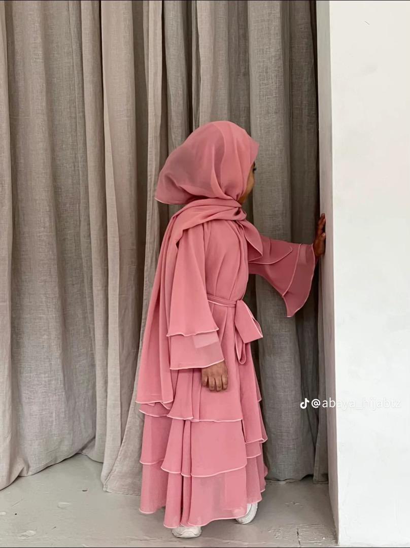 HauwaLau's tweet photo. I beg you in the name of God don’t pass without retweeting my hustle please 🥹🙏🏽
          ✨KIDS ABAYAS✨
          Available on ground.

Wholesale: Dm 

Price: 13k only. 

Location: Kano 

WhatsApp:09125182179 
    Snooze you loose. https://t.co/I8pNvBNOLF