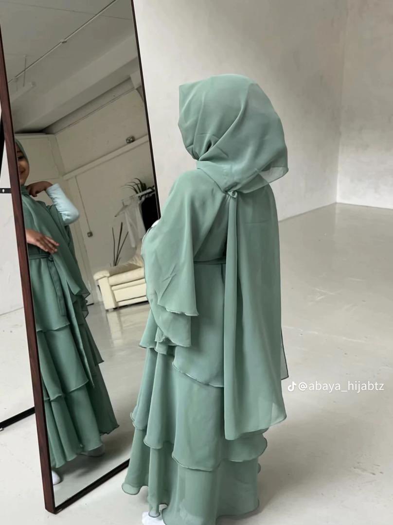 HauwaLau's tweet photo. I beg you in the name of God don’t pass without retweeting my hustle please 🥹🙏🏽
          ✨KIDS ABAYAS✨
          Available on ground.

Wholesale: Dm 

Price: 13k only. 

Location: Kano 

WhatsApp:09125182179 
    Snooze you loose. https://t.co/I8pNvBNOLF