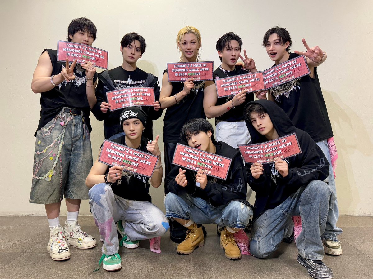 StrayKidsMXCO's tweet photo. Tuvimos 2 hermosas fechas en México, cerramos el tour con broche de oro y para celebrar queremos que dejes tu #HuellaMEXASTAY compartiendo fotos, videos del concierto, tus interacciones con ellos, soundcheck y todo el contenido que tengas de esos grandes días con Stray Kids https://t.co/rsooxvtopP
